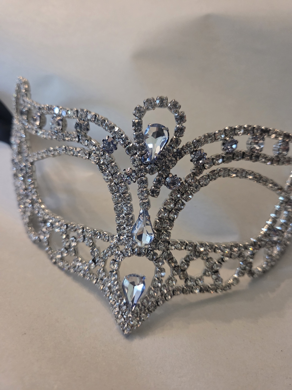 Silver Crystal Mask - Picture 2 of 5